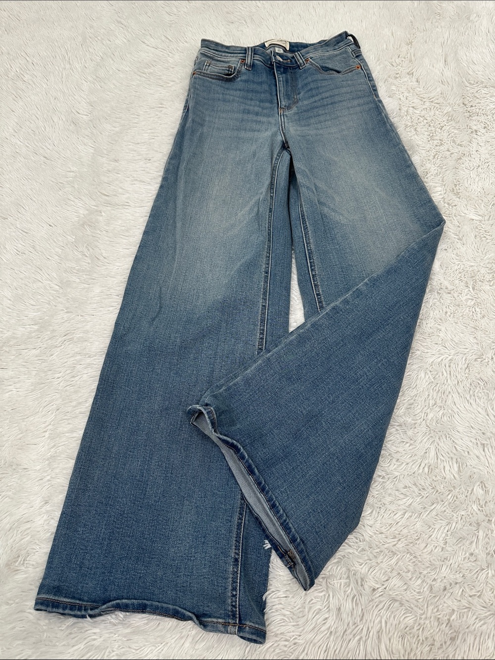 🌷 Universal Thread HR Wide Leg Jeans